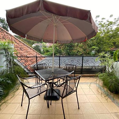 La Nostalgie Boutique Guest House Bandung Kültér fotó