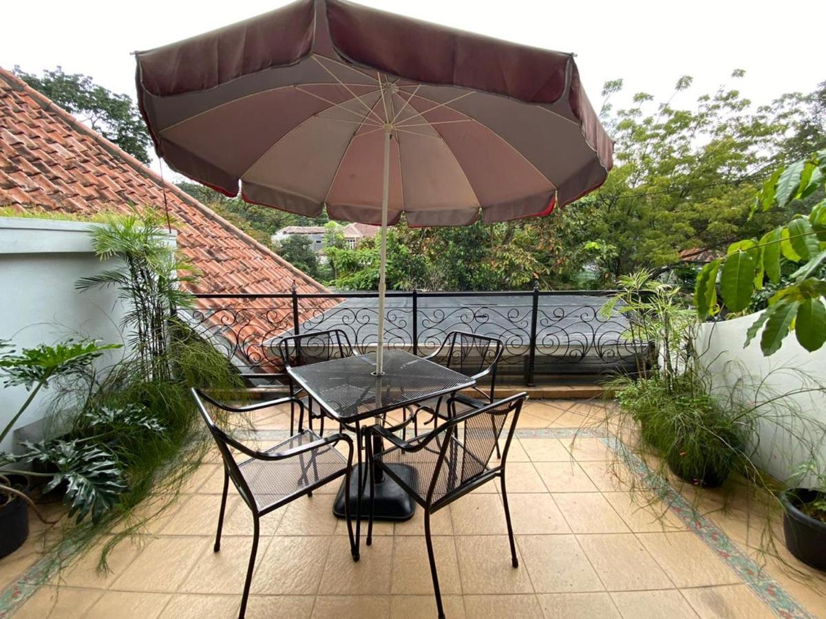 La Nostalgie Boutique Guest House Bandung Kültér fotó