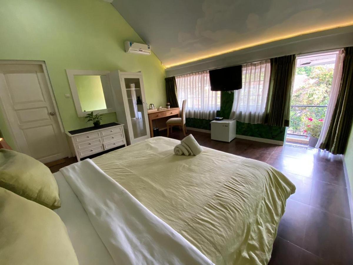 La Nostalgie Boutique Guest House Bandung Kültér fotó