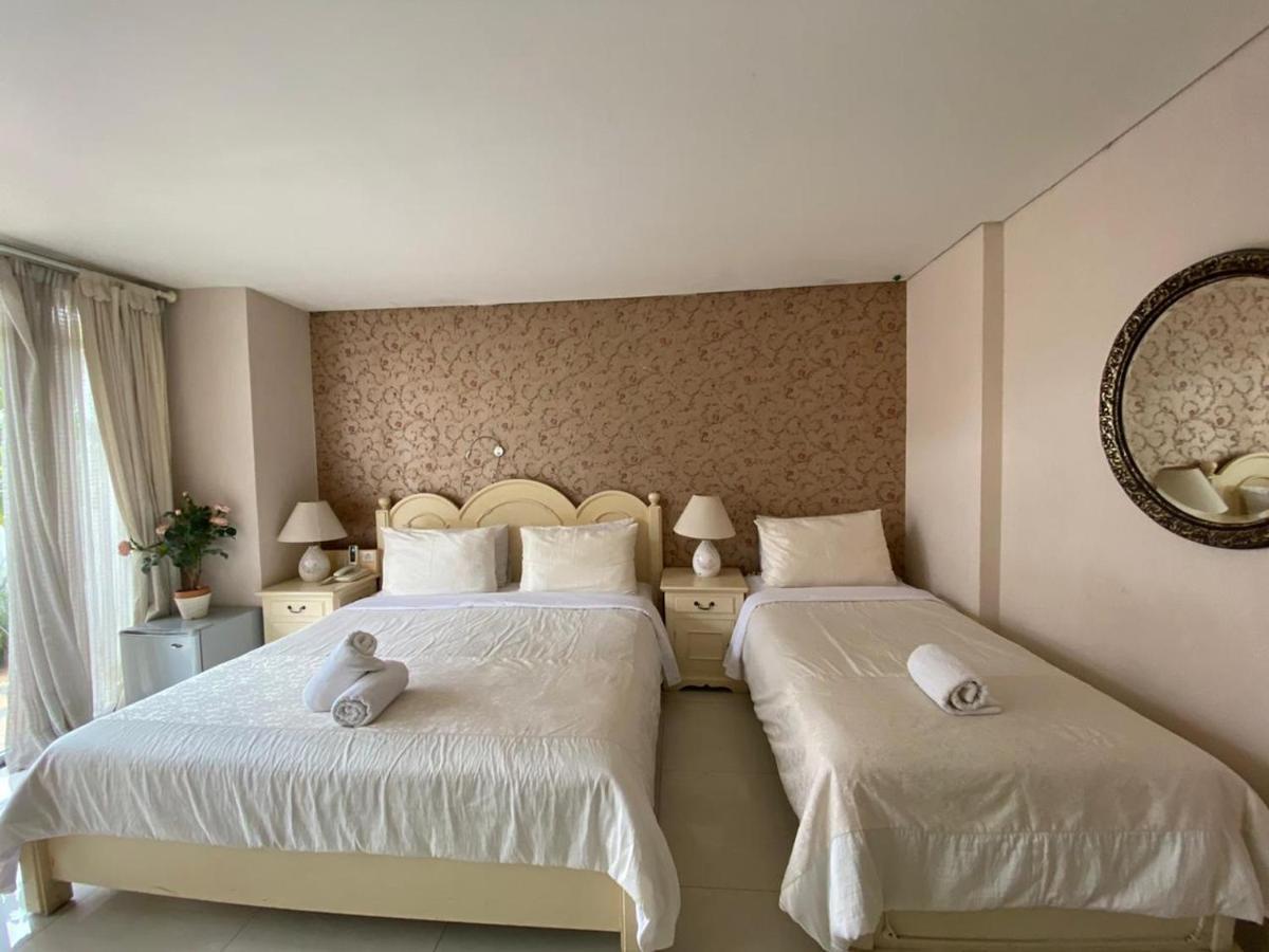 La Nostalgie Boutique Guest House Bandung Kültér fotó
