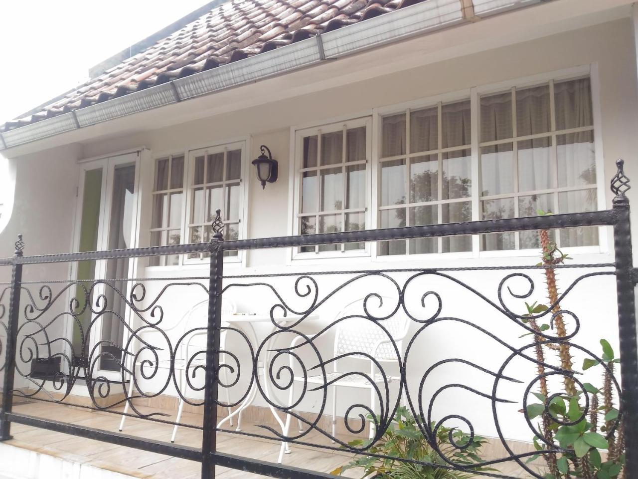 La Nostalgie Boutique Guest House Bandung Kültér fotó