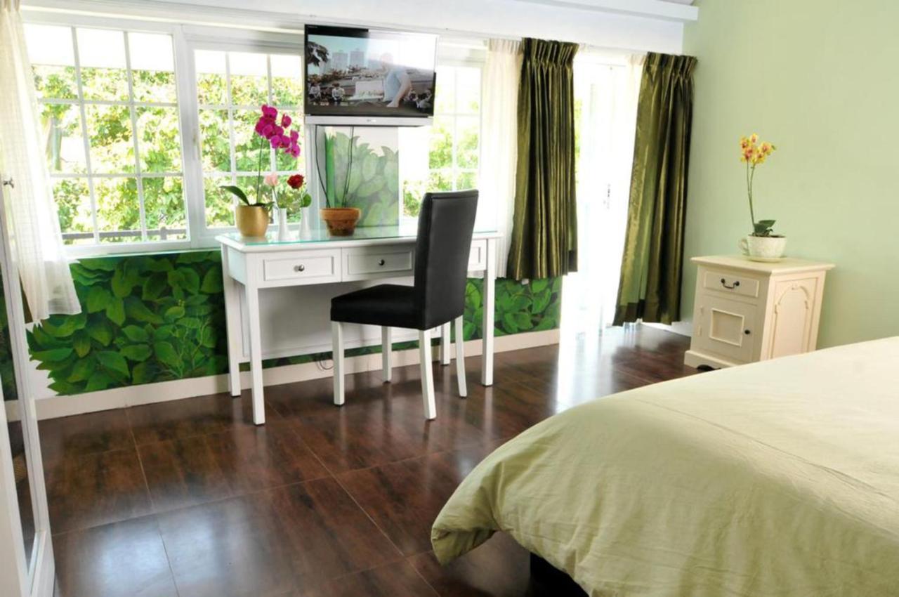 La Nostalgie Boutique Guest House Bandung Kültér fotó