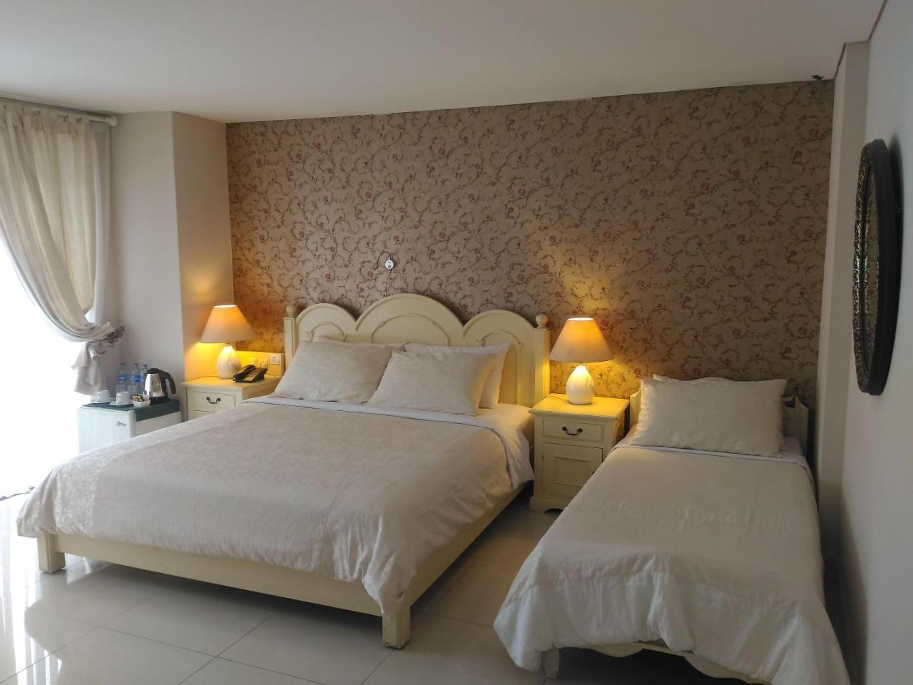 La Nostalgie Boutique Guest House Bandung Kültér fotó