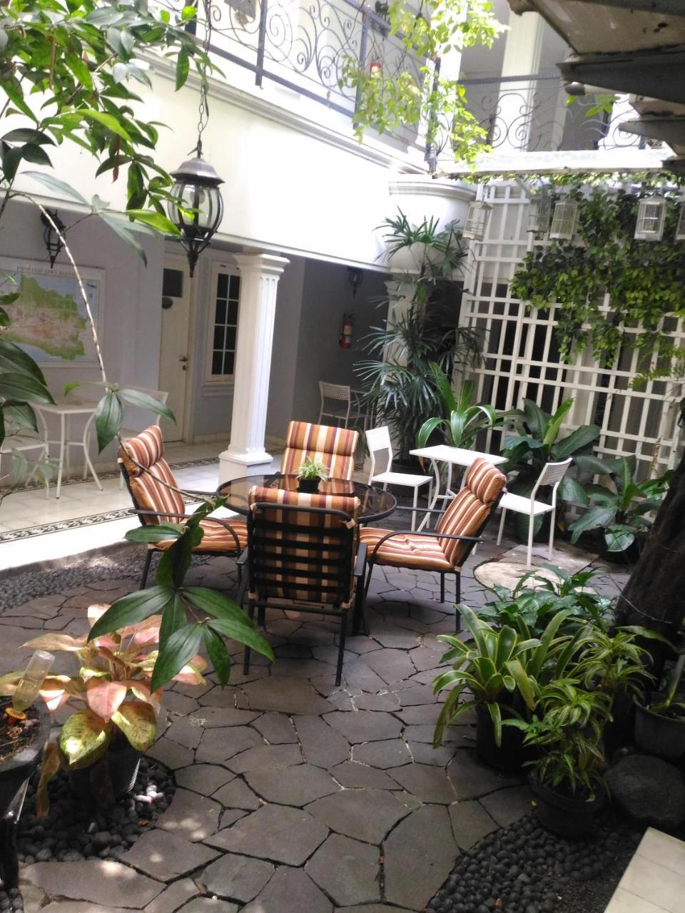 La Nostalgie Boutique Guest House Bandung Kültér fotó